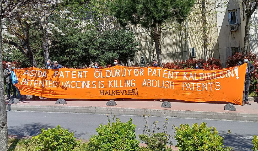 Halkevleri&#8217;nin Şişli Etfal Hastanesi önündeki &#8220;Aşıda patent kaldırılsın&#8221; eylemine polis saldırısı