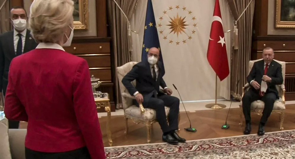 AB, Saray’da &#8216;hazırol&#8217;da – Can Dündar (Artı Gerçek)