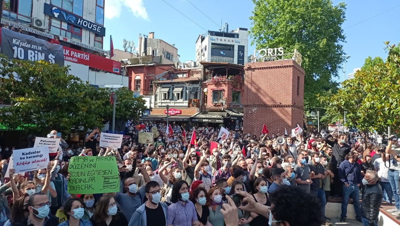 TKP İstanbul örgütünden Beşiktaş&#8217;ta eylem: &#8220;Tarikatsız, patronsuz, mafyasız Türkiye&#8221;