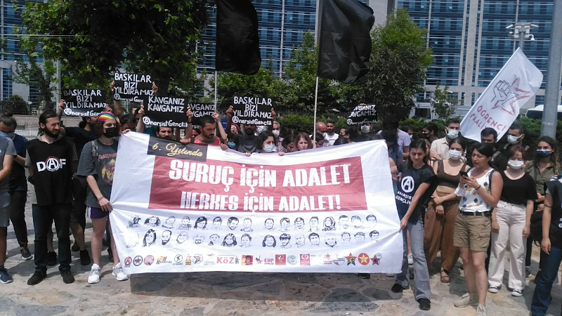 Suruç anmasına katılan 12 kişi tutuklama talebiyle Kartal Adliyesi&#8217;ndeydi: Hakim karşısına çıkan gençler adli kontrol şartıyla serbest bırakıldı