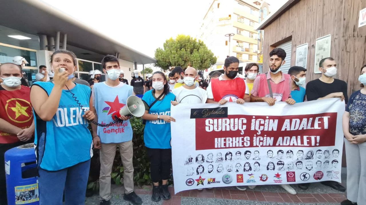 İzmir&#8217;de Suruç Katliamı anmasında polis saldırısıyla gözaltına alınanlar serbest bırakıldı
