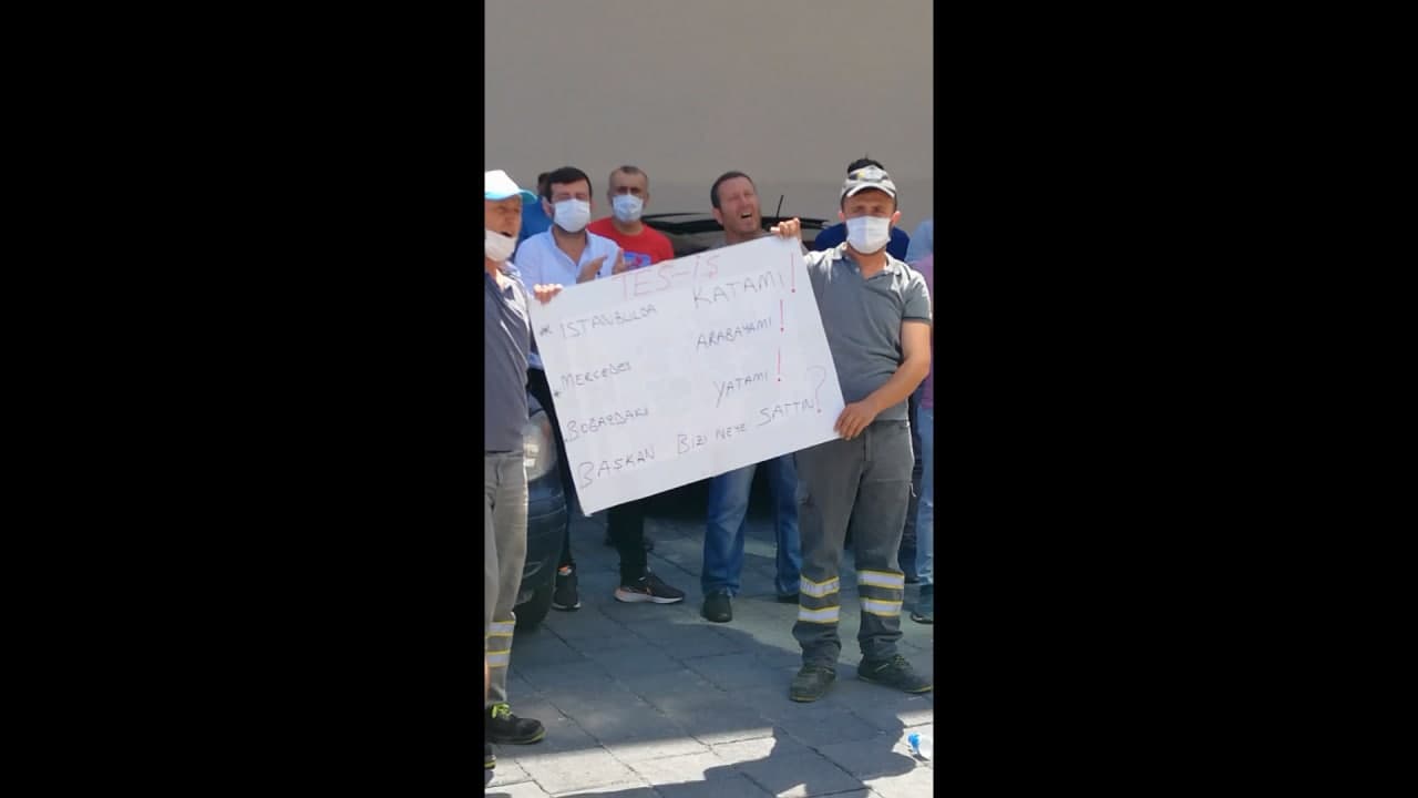 Enerji işçilerinden TES-İŞ Genel Başkanı Ersin Akma’ya: “İstanbul’da kata mı, Mercedes arabaya mı, boğazdaki yata mı, başkan bizi neye sattın?”