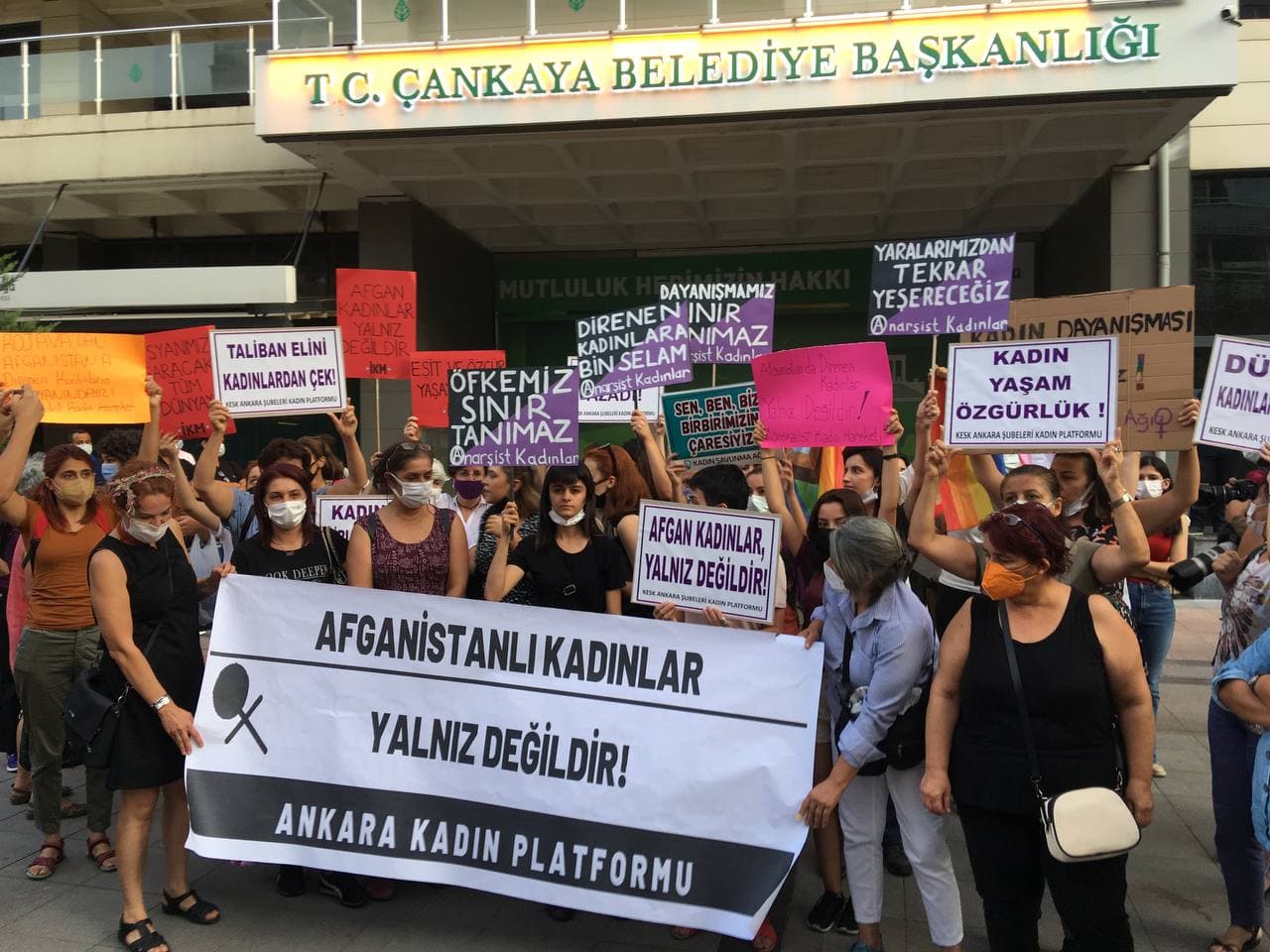 Ankara&#8217;da Afgan kadınlara destek eylemi: “Dayanışmamız sınır tanımaz”