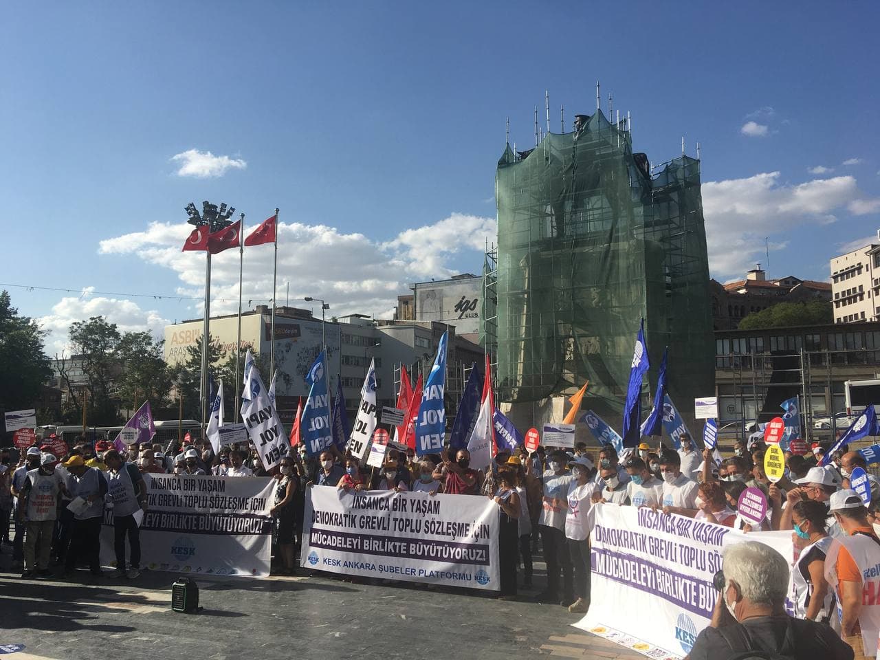 KESK&#8217;in Ankara yürüyüşü tamamlandı: &#8220;Masanın gerçek yetkisi milyonlarca kamu emekçisi ve emeklisindedir&#8221;
