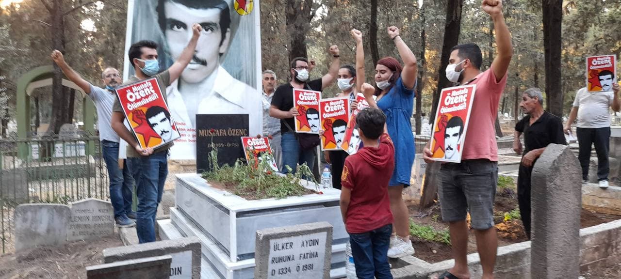 Mezarlık anmasına soruşturma: &#8220;Bizler Mustafa Özenç’in bıraktığı devrim bayrağını sokaklarda daha da yukarıya taşıyacağız&#8221;