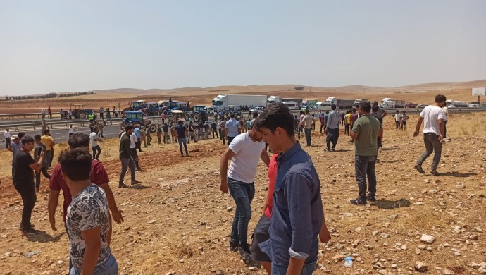 Çiftçilerin DEDAŞ protestosuna jandarmadan gazlı saldırı
