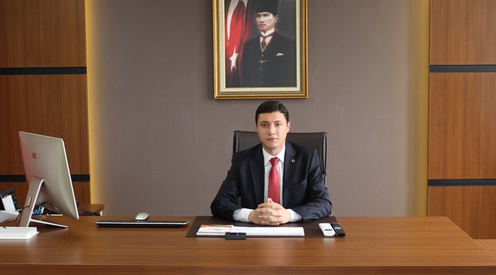 Kemalpaşa kaymakamı Mehmet Faruk Saygın "hoş geldiniz" diyerek elini uzatan öğretmeni sınıftan kovdu
