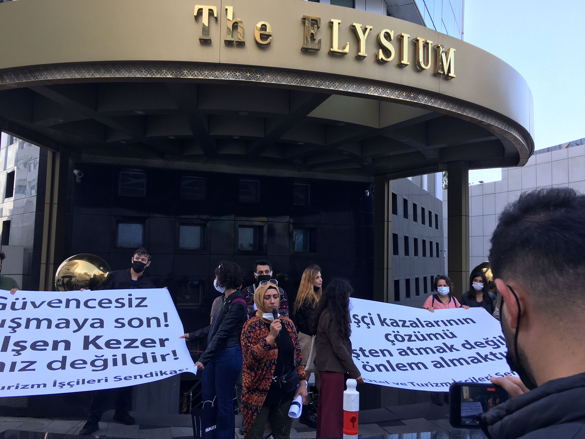 The Elysium Otel, iki kere iş kazası geçiren işçiyi Kod-29&#8217;la işten attı: &#8220;İş kazalarının çözümü işten atmak değil, önlem almaktır&#8221;