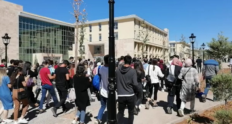 Munzur Üniversitesi öğrencileri barınma hakları için Rektörlüğe yürüdü