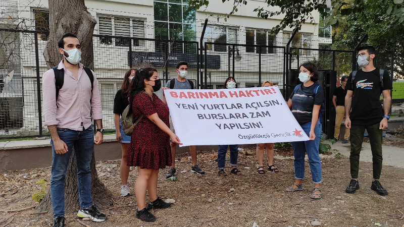 Özgürlükçü Gençlik: &#8220;Yeni yurtlar açılsın, burslara zam yapılsın&#8221;
