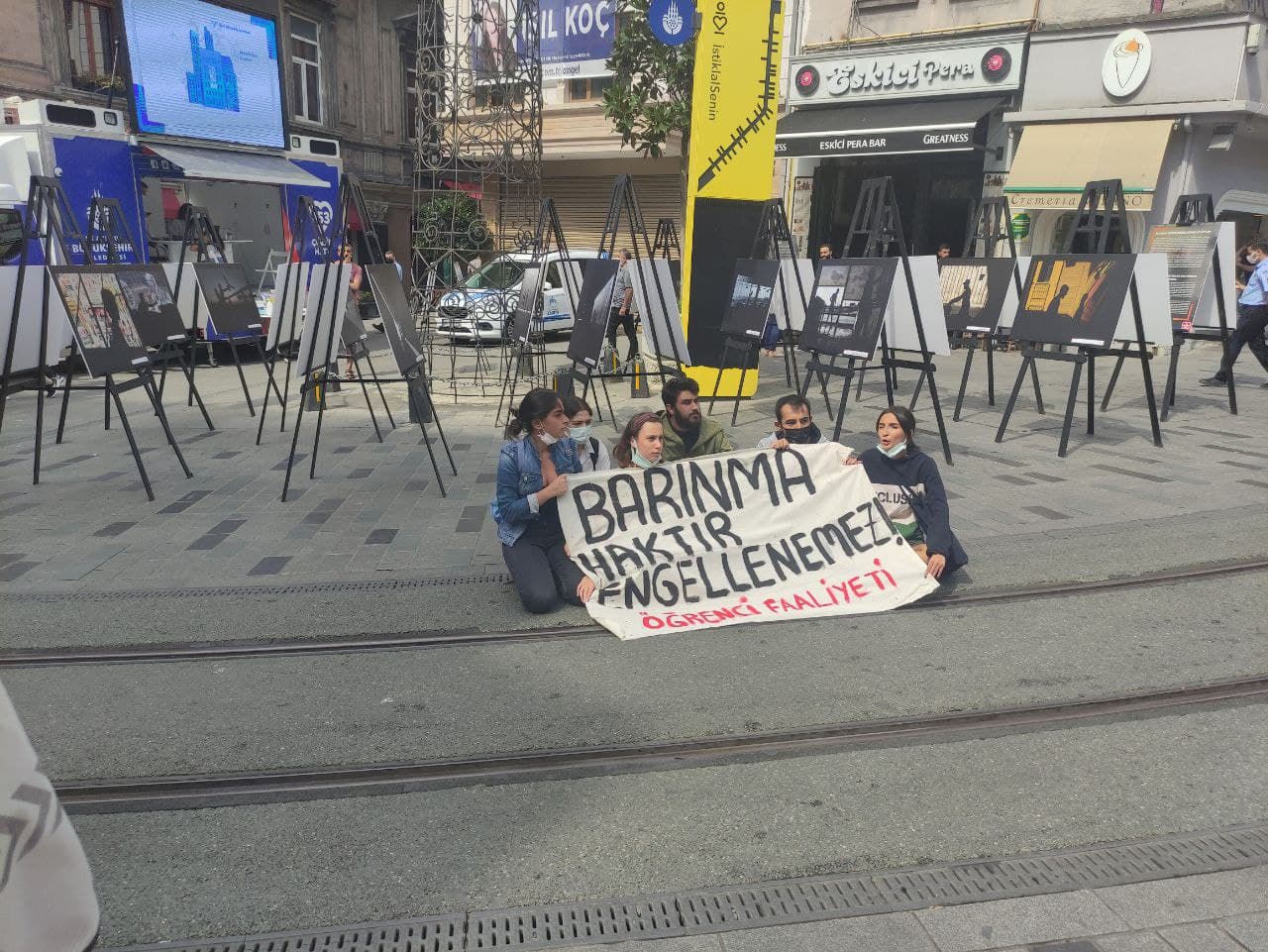 Öğrenci Faaliyeti, Beyoğlu Tünel&#8217;de eylemdeydi: &#8220;Barınma haktır, engellenemez&#8221;