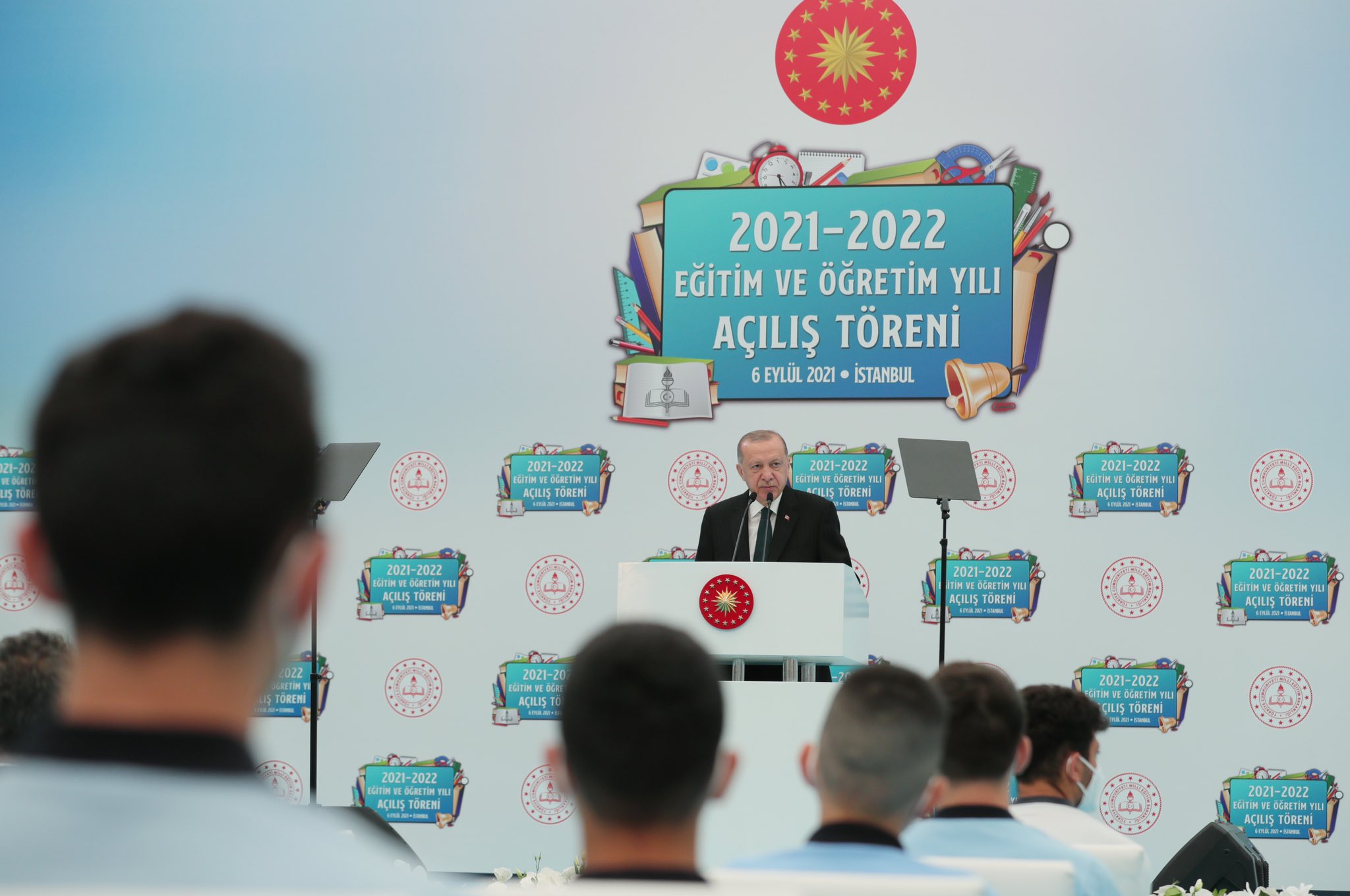 Bir buçuk yıllık uzaktan eğitimin ardından Erdoğan: &#8220;Eğitim faaliyetlerini ülke çapında kesintisiz sürdürebilen birkaç devletten biri olduk&#8221;