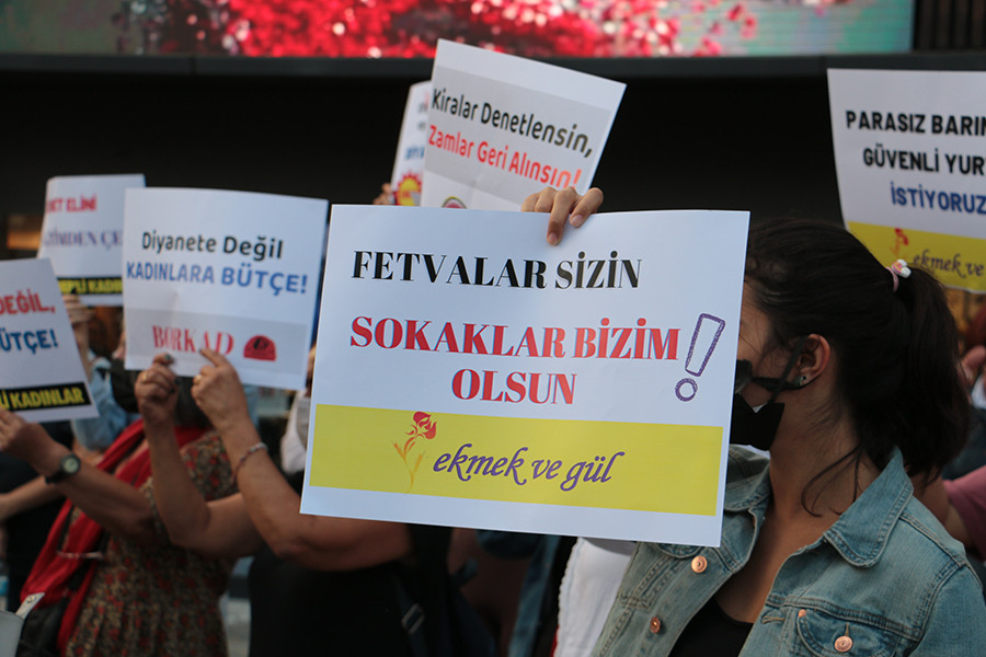 Diyanet’in cesameti, kadınların hayatı, bizim seçeneğimiz &#8211; Sevda Karaca (Ekmek ve Gül)
