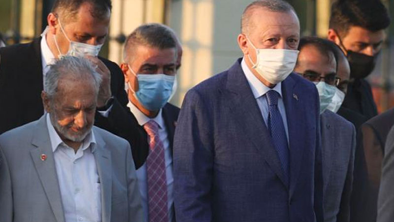 COVID-19 tedavisi gören Oğuzhan Asiltürk yaşamını yitirdi: Aşı olmadığı söylenmişti