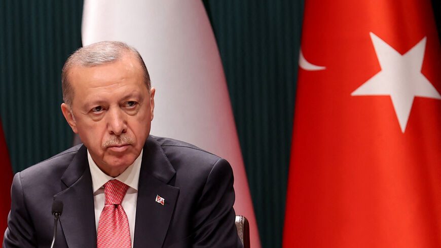 Erdoğan&#8217;a güvensizlik hızla tırmanıyor &#8211; Mustafa Sönmez (Al-Monitor)