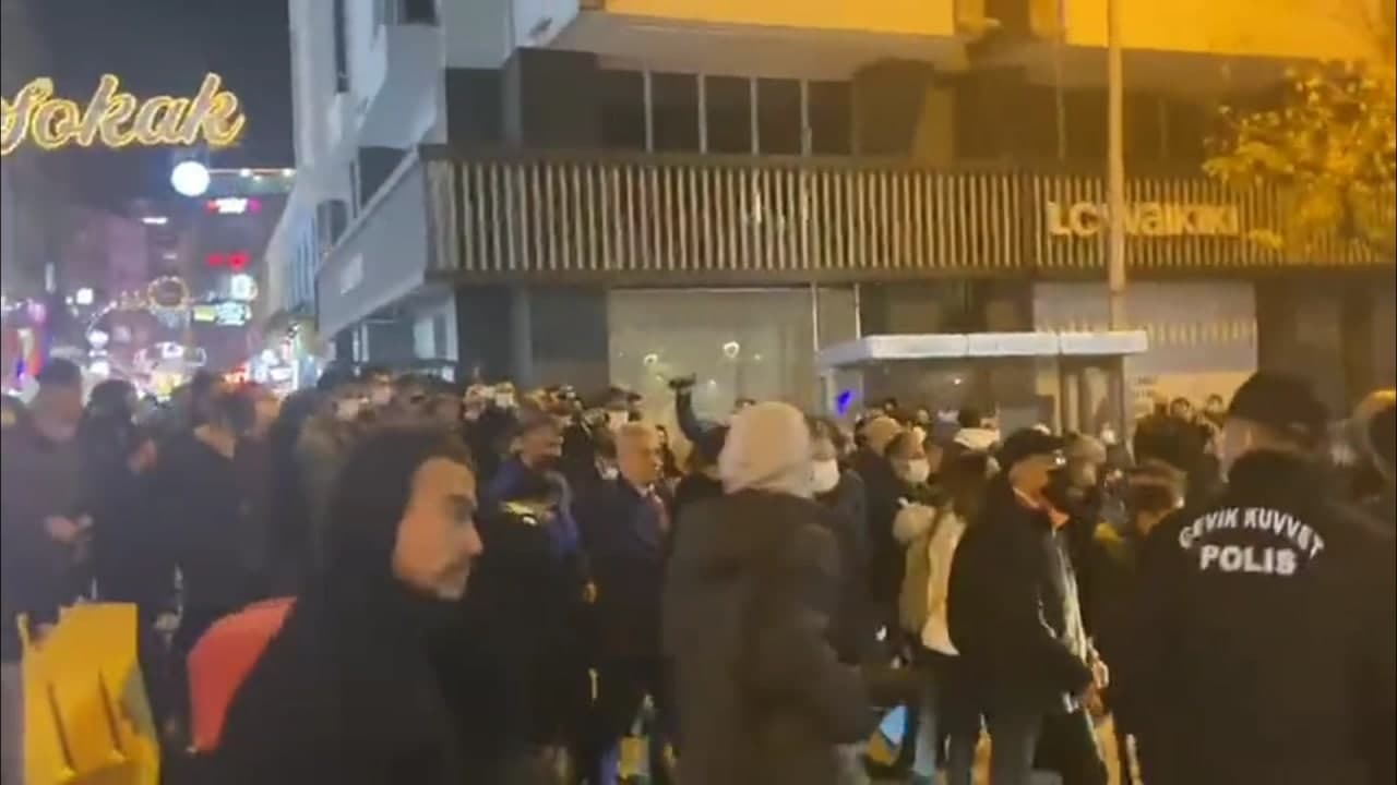 &#8220;Hükümet istifa&#8221; sloganları Trabzon sokaklarında: &#8220;Bu ses, tenceresi tavası boş olanların sesi&#8221;