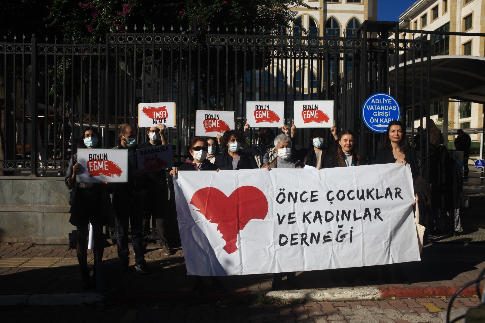 &#8220;HPV aşısı 71 ülkede ücretsiz, ülkemizde 3 dozu 2 bin 85 TL&#8221;