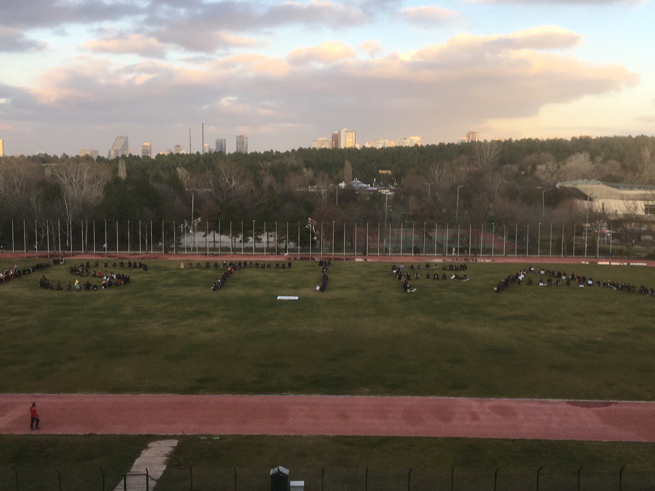Gelecekleri için harekete geçen ODTÜ&#8217;lüler Devrim Stadı&#8217;ndan seslendi: &#8220;Hükümet istifa!&#8221;