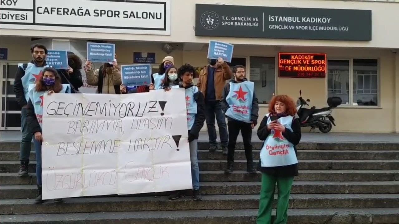 Özgürlükçü Gençlik, Kadıköy&#8217;de Gençlik ve Spor İlçe Müdürlüğü önündeydi: &#8220;Sermayeye değil öğrenciye bütçe&#8221;