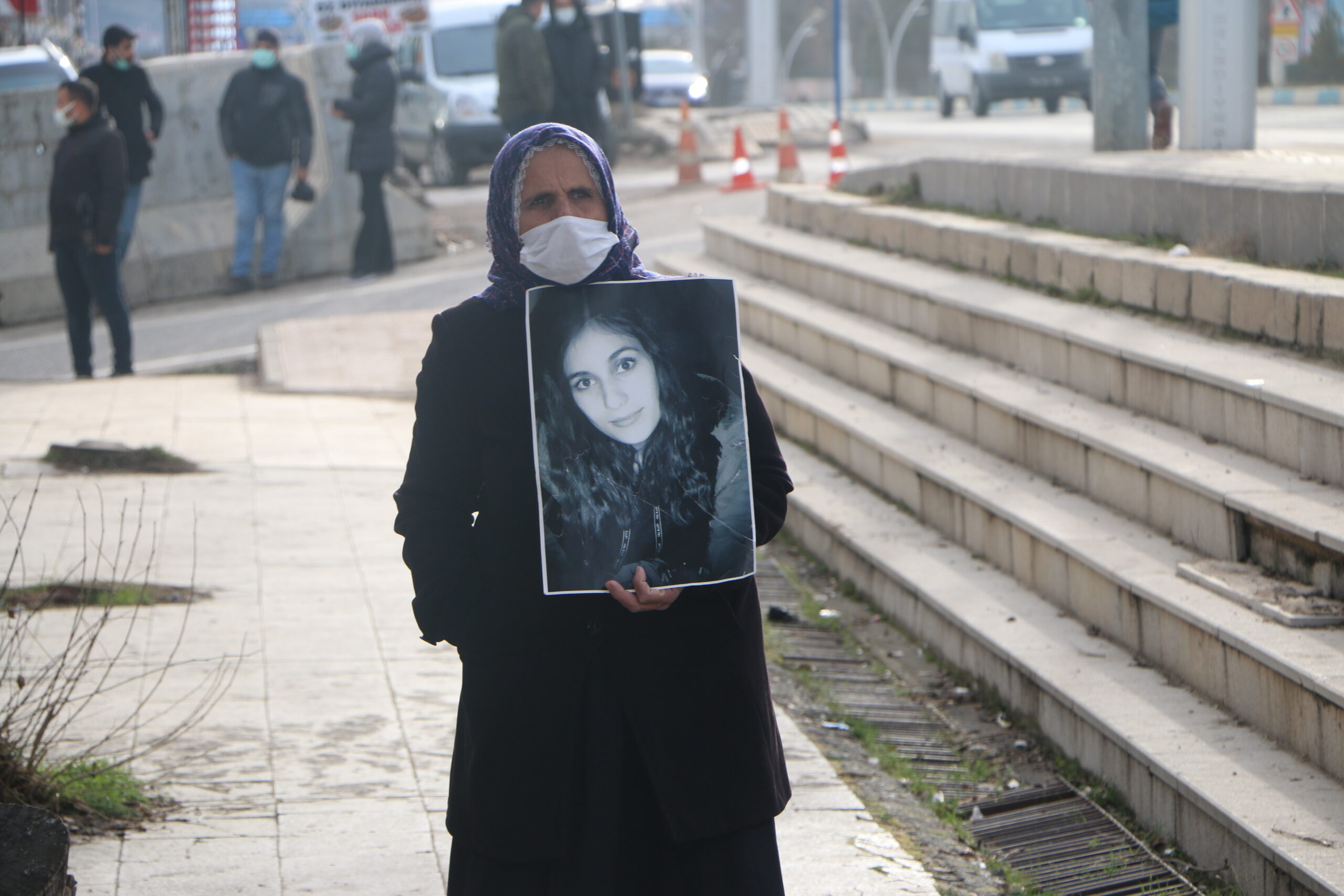 Doku ailesinin başlattığı oturma eylemi dördüncü gününde: #Gülistansız2Yıl