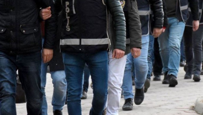 Van’da ev baskınlarıyla 2 kişi gözaltına alındı