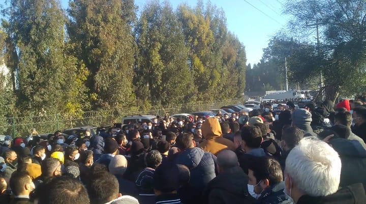 Çimsataş işçilerinin direnişi devam ediyor: &#8220;Sendika hiçbir şeyi üstlenmiyor&#8221;