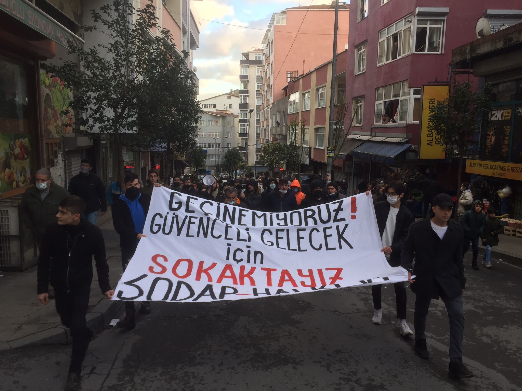 Okmeydanı'nda SODAP ve Halkevleri'nden zamlara, yoksulluğa, hayat pahalılığına karşı eylem