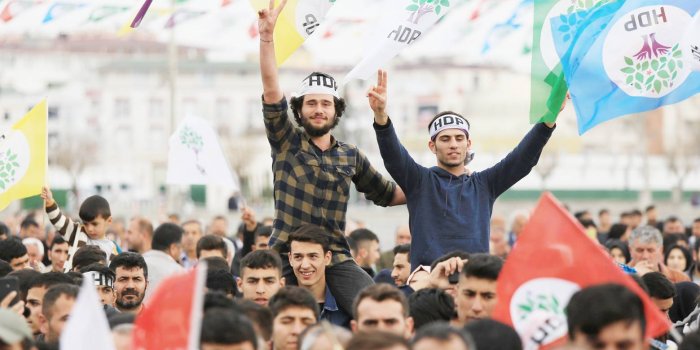 İki yarım bir tam eder mi? &#8211; Ertuğrul Kürkçü (Yeni Yaşam)