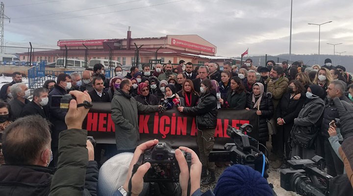 Hendek Katliamı Davası: “Bu dava münferit bir iş kazası dosyası değil sosyal cinayettir” Hendek Katliamı Davası: “Bu dava münferit bir iş kazası dosyası değil sosyal cinayettir”