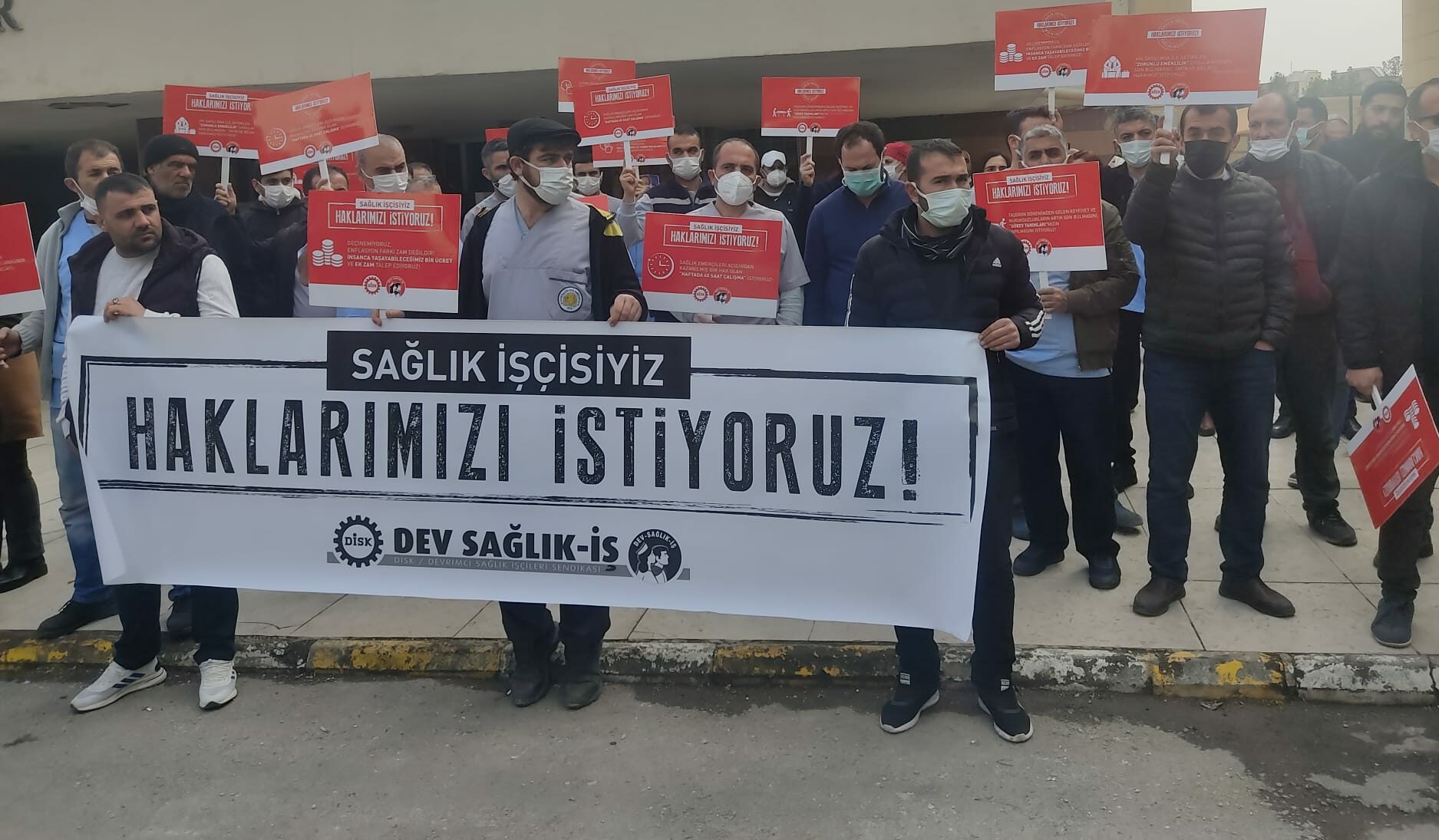 Sağlık emekçilerinden Bakan Koca&#8217;ya mektup: &#8220;Biraz samimiyetiniz varsa&#8230;&#8221;