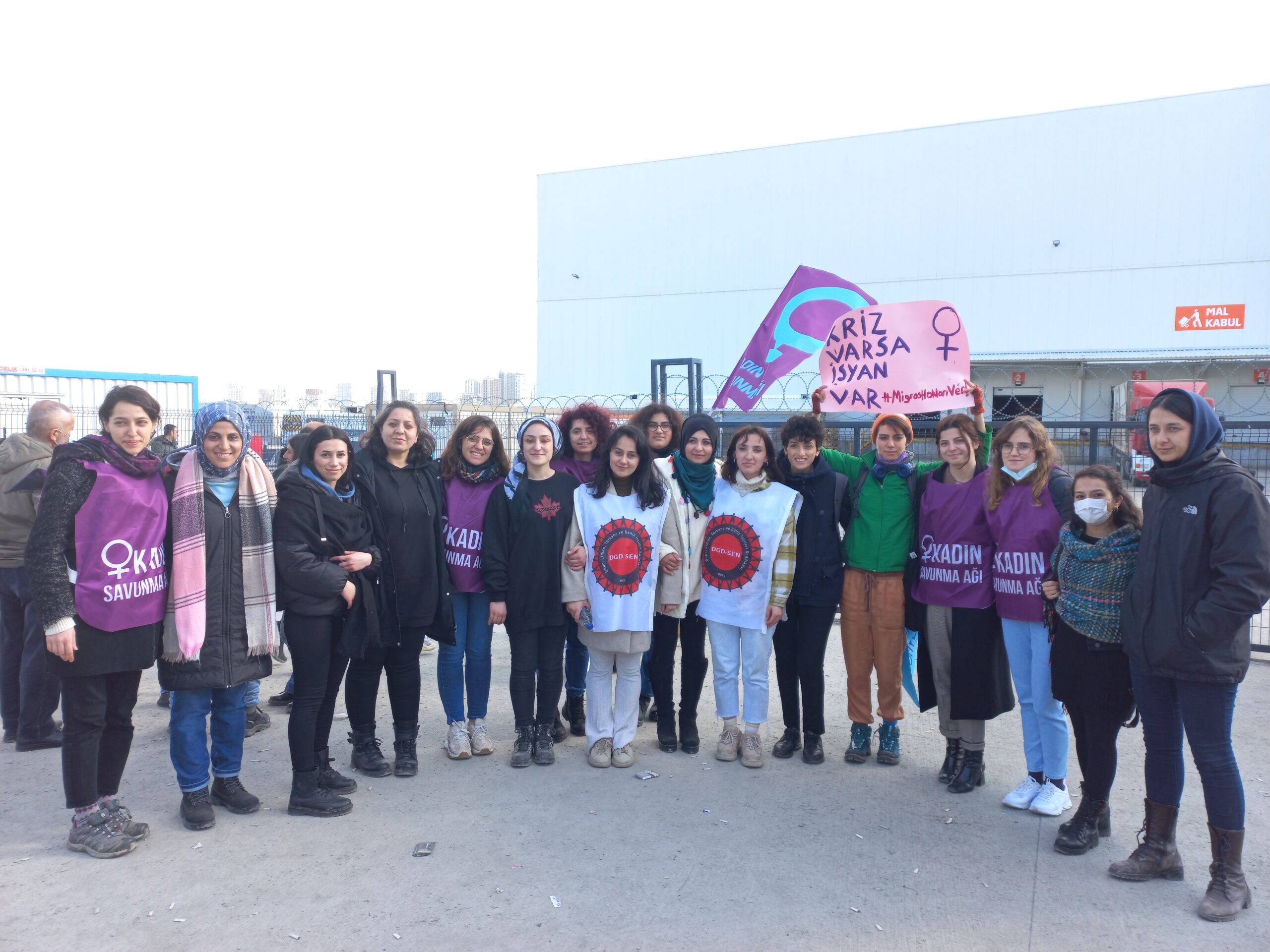 Kadın Savunması'ndan Migros Depo işçilerinin direnişine destek: "Yaşasın feminist dayanışmamız"