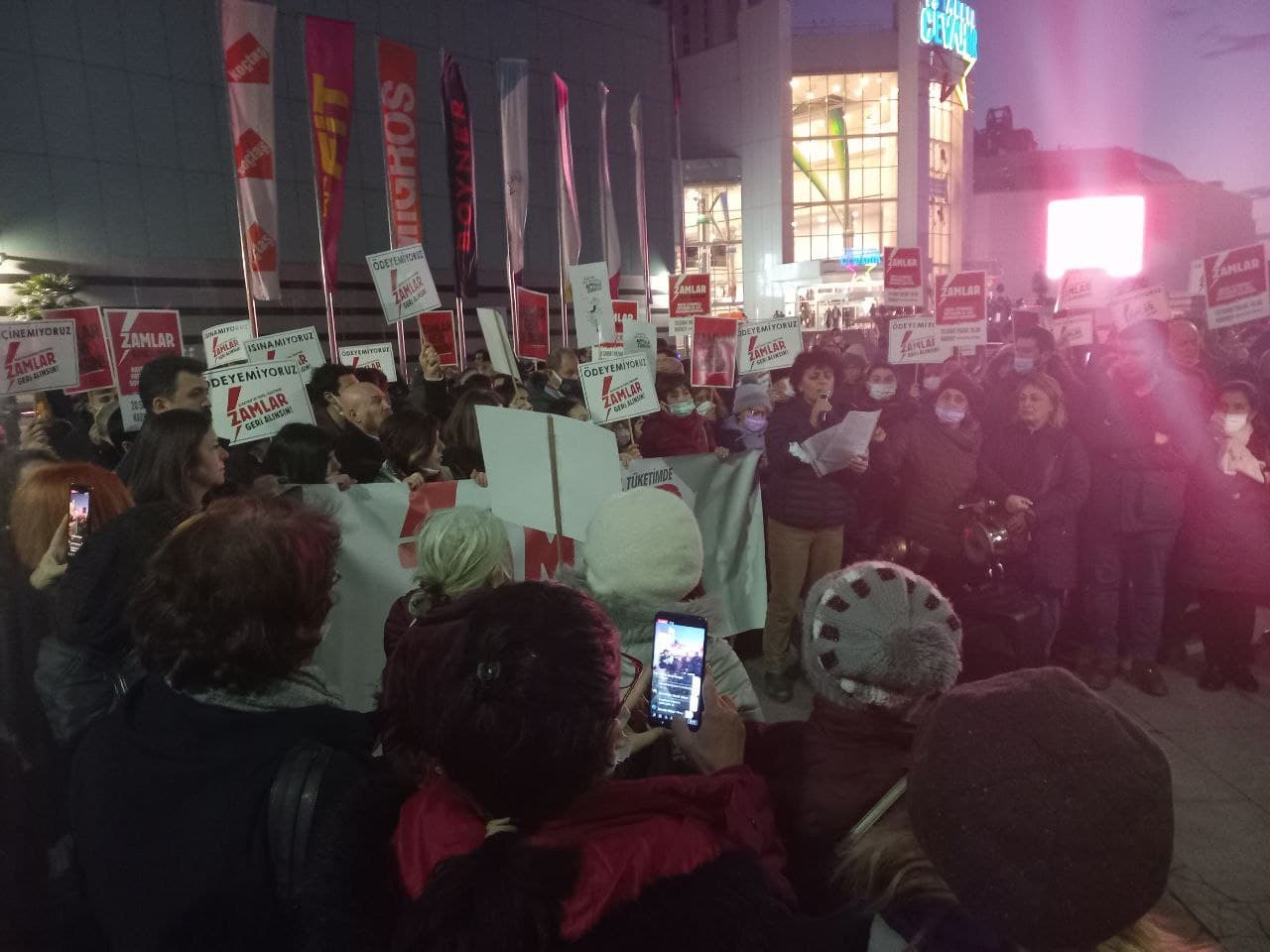 Şişli, Avcılar ve Küçükçekmece&#8217;de &#8220;Zamlar geri alınsın&#8221; eylemleri
