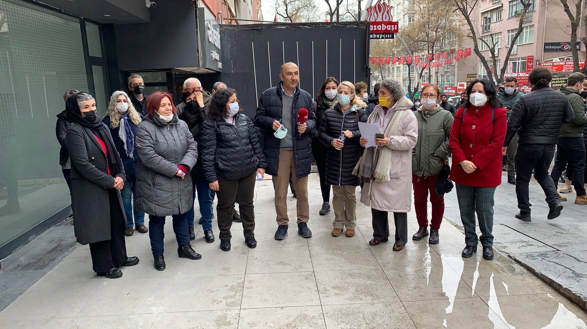 Onkoloji Hastanesi Kapatılmasın Platformu&#8217;ndan eylem: &#8220;Hastane yollarında ölmek istemiyoruz!&#8221;