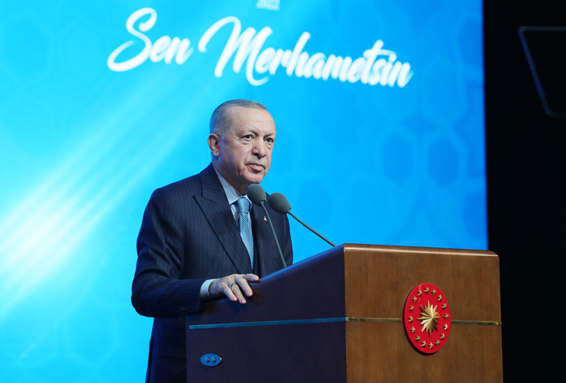 &#8220;Gidiyorlarsa gitsinler&#8221;den sağlık emekçilerine sunulan &#8220;müjdelere&#8221;: &#8220;Yükselen mücadele karşısında dilini değiştirmek zorunda kalan bir iktidar var&#8221;