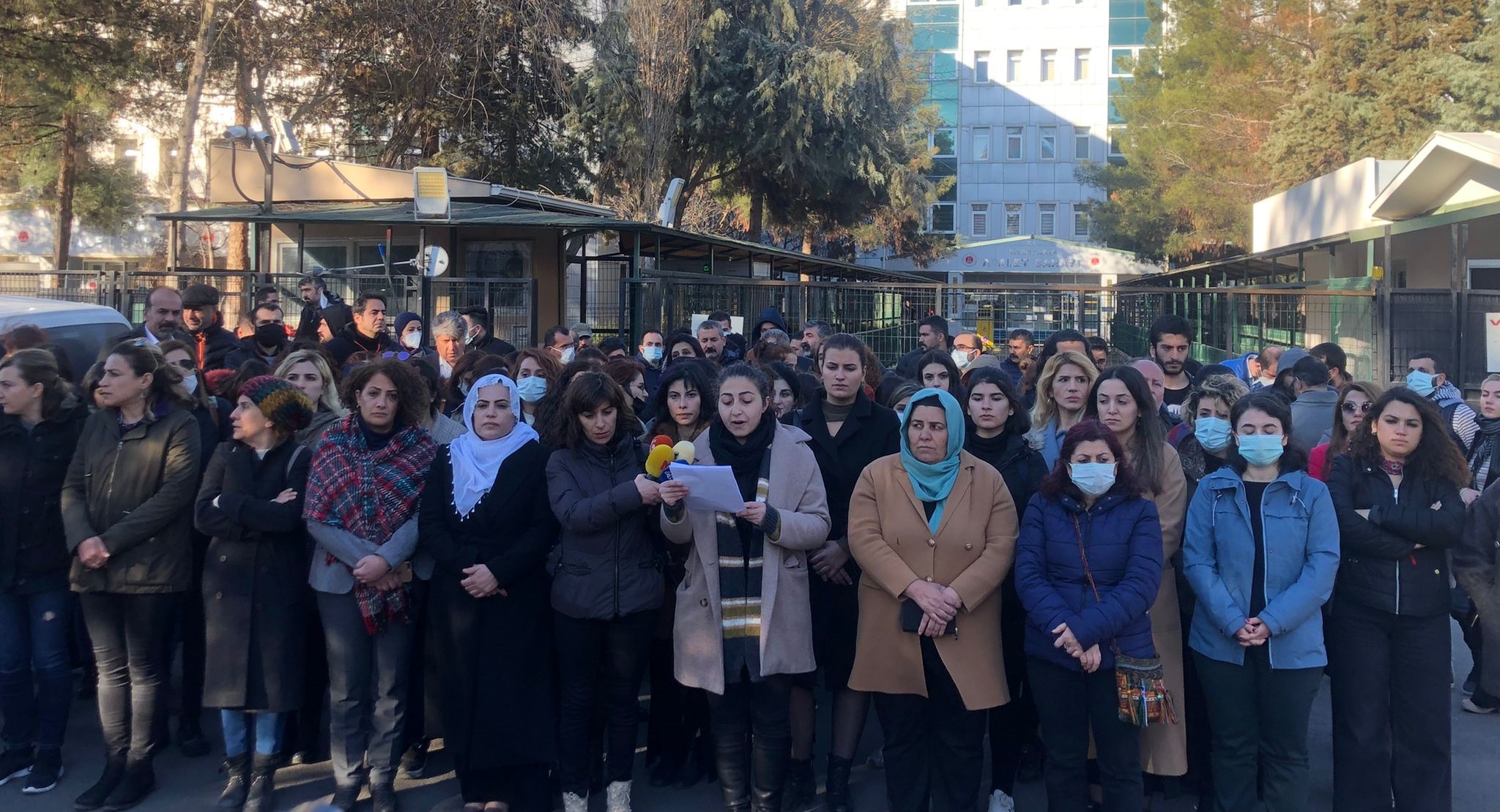 Diyarbakır&#8217;da gözaltına alınan kadınlardan 7’si tutuklandı
