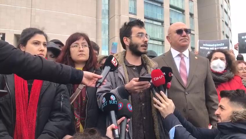 Boğaziçililerin Araba Davasının ikinci duruşmasında hakim avukatın dışarı çıkmasını istedi, avukat çıkmayınca hakim salonu terk etti