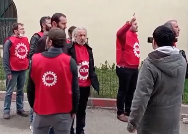Direnişçi işçinin bariyerleri aşan seslenişi: &#8220;Eğer varsa hırsızlığımı gören çıksın söylesin, 17 yıldır onlarca usta yetiştirdim ben bu şirkete…&#8221;
