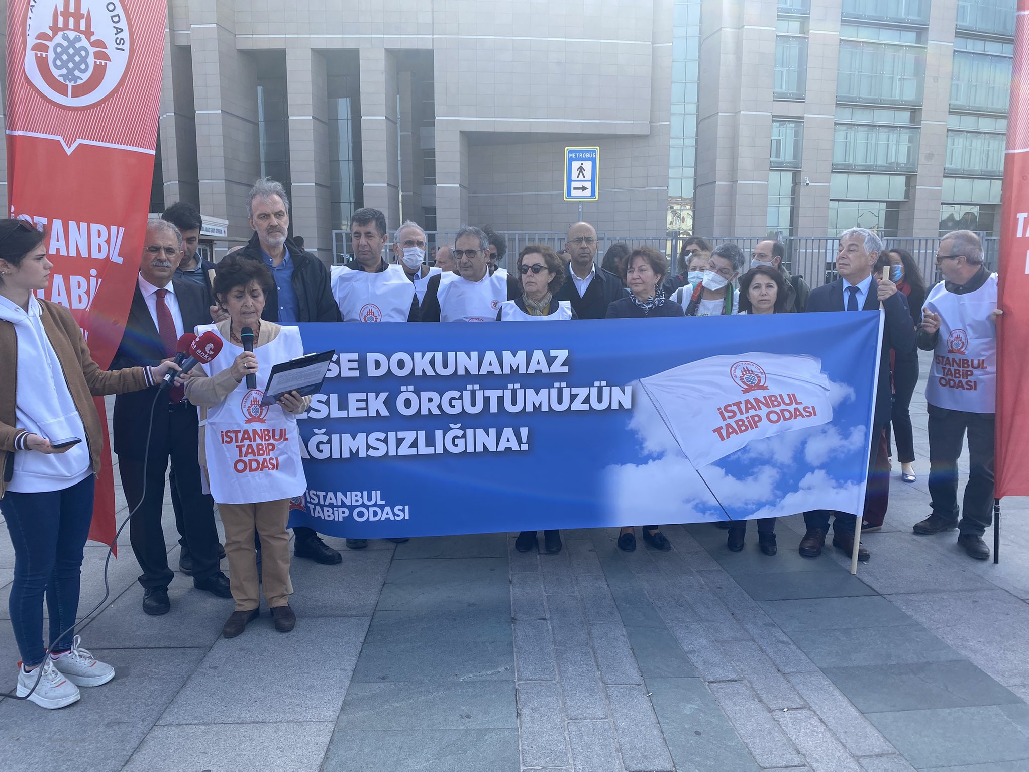 İstanbul Tabip Odası: &#8220;Meslek örgütümüzün bağımsızlığına kimse müdahale edemez&#8221;