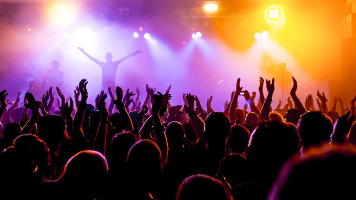 Müzik yasağı ısrarla sürdürülüyor: 00.00&#8217;dan 01.00&#8217;e çekildi