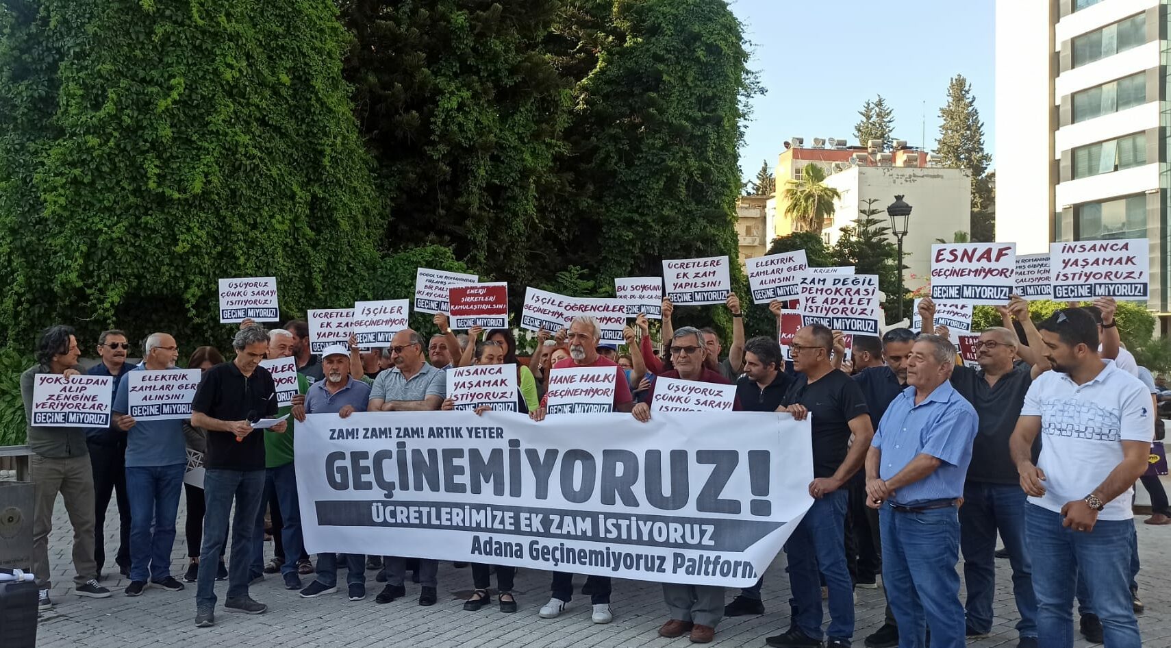 Adana Geçinemiyoruz Platformu: &#8220;Artık yeter, ücretlerimize ek zam istiyoruz&#8221;