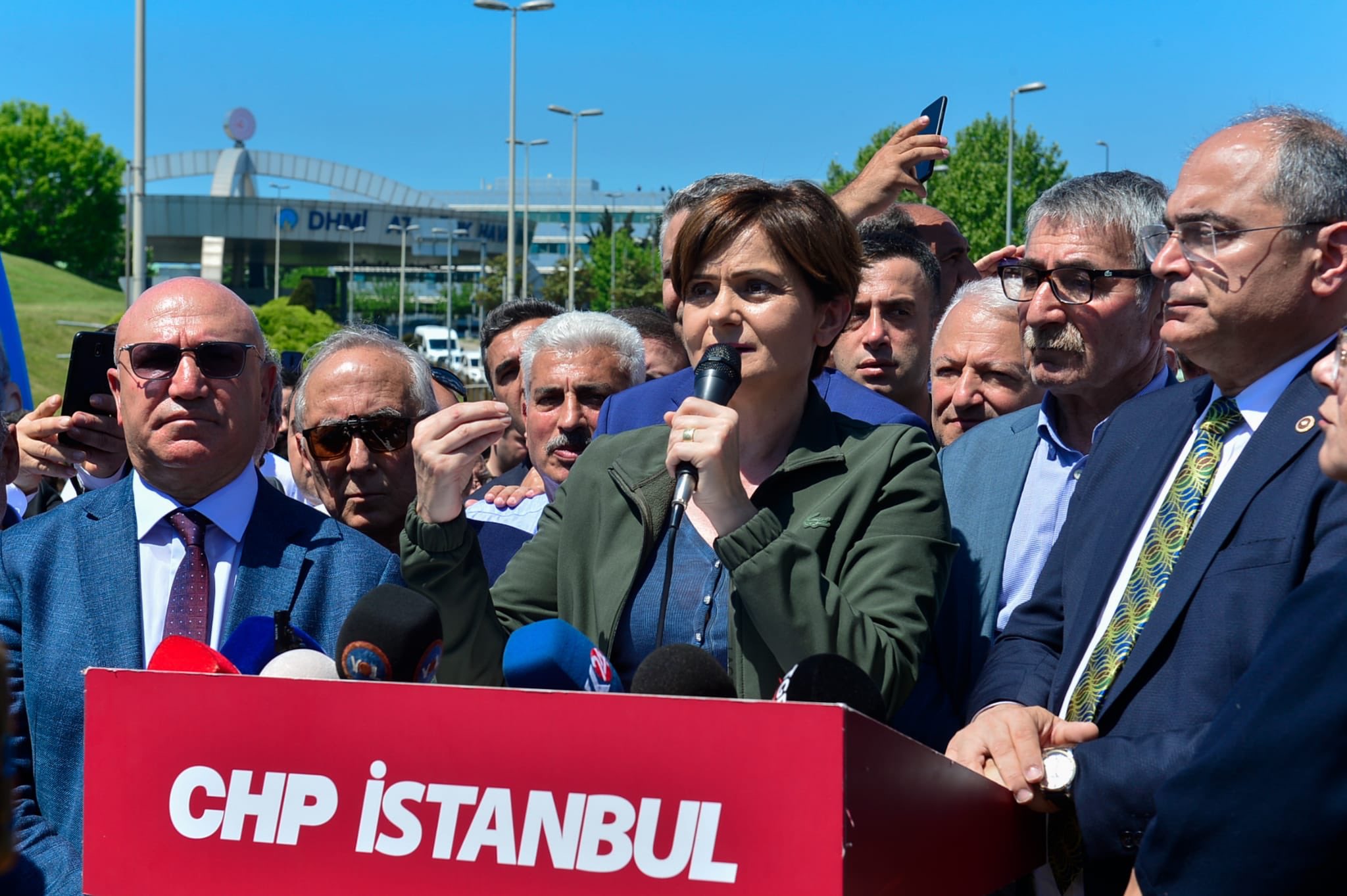 Kaftancıoğlu yıkımı başlanan Atatürk Havalimanı önünden seslendi: &#8220;Suçluluğun telaşı içindeler&#8221;