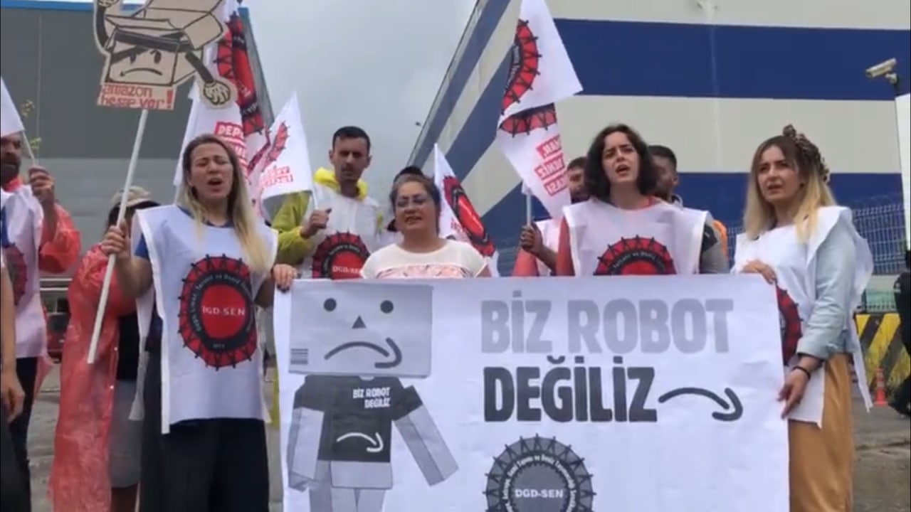 DGD-SEN mobbinge ve işten atmalara karşı Amazon deposunun kapısında: &#8220;Amazon&#8217;a sendika girecek, başka yolu yok!&#8221;