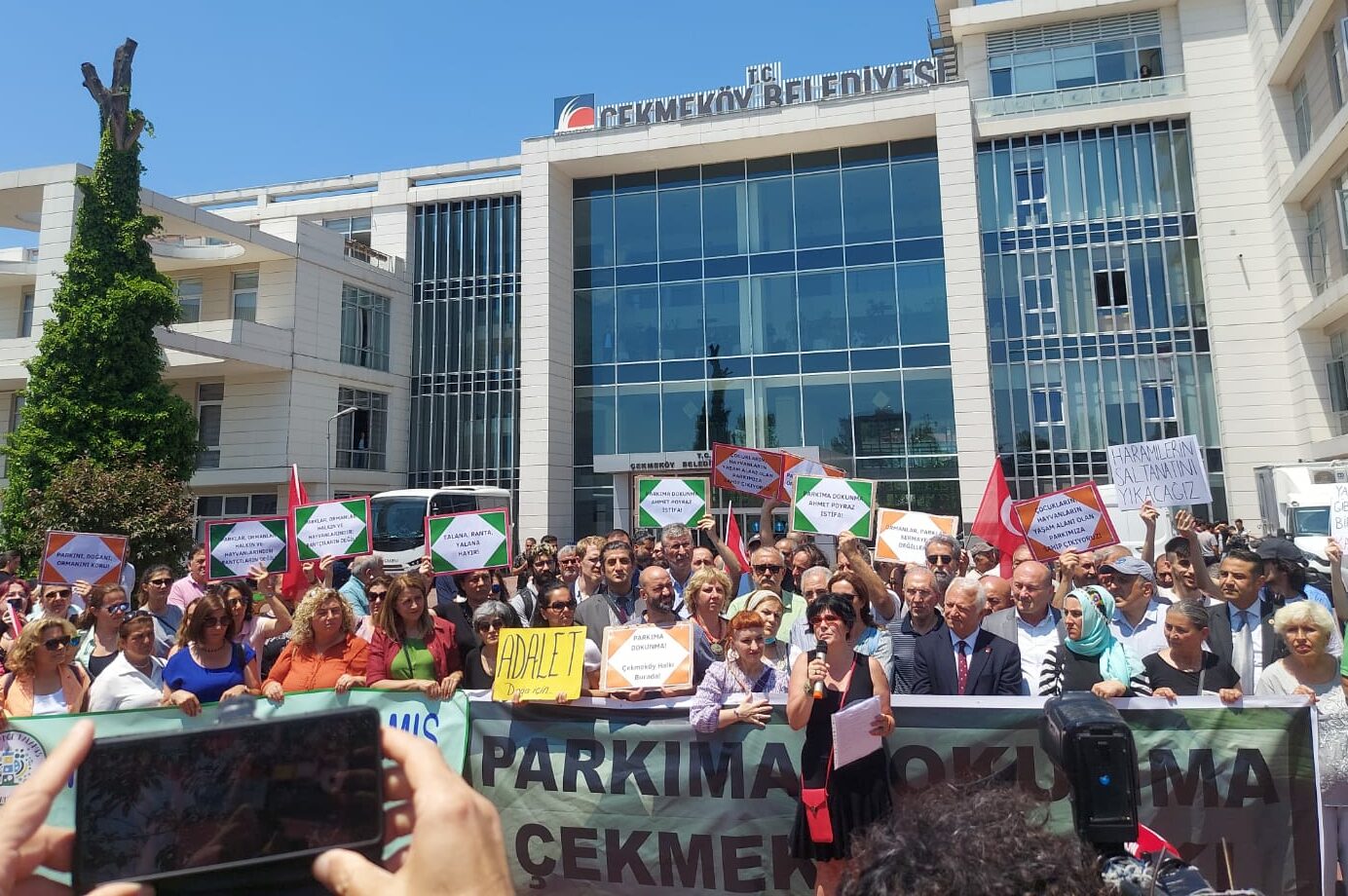 Çekmeköy Belediyesi önünde eylem: &#8220;Parkıma dokunma&#8221;