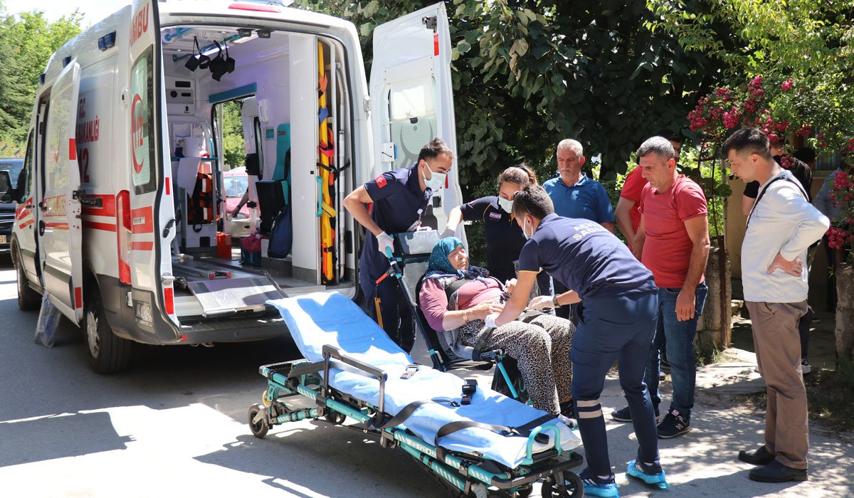 Bolu’da sudan zehirlenenlerin sayısı 112’ye çıktı: “Bu salgın Sağlıkta Dönüşüm Programı’nın bir sonucudur” Bolu’da sudan zehirlenenlerin sayısı 112’ye çıktı: “Bu salgın Sağlıkta Dönüşüm Programı’nın bir sonucudur”