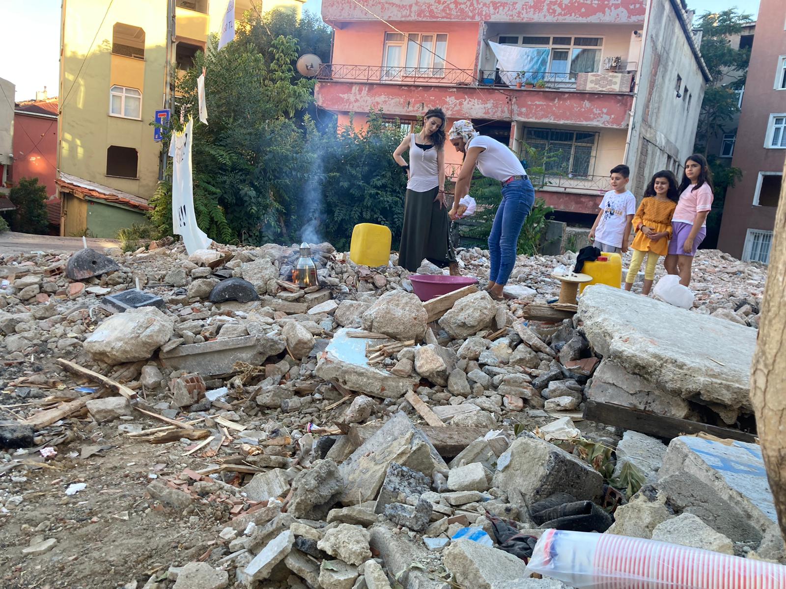 Polis destekli kentsel dönüşüm zorbalığına tepki: Fetihtepeliler yaşamı sokaklara, çadırlara taşıdı
