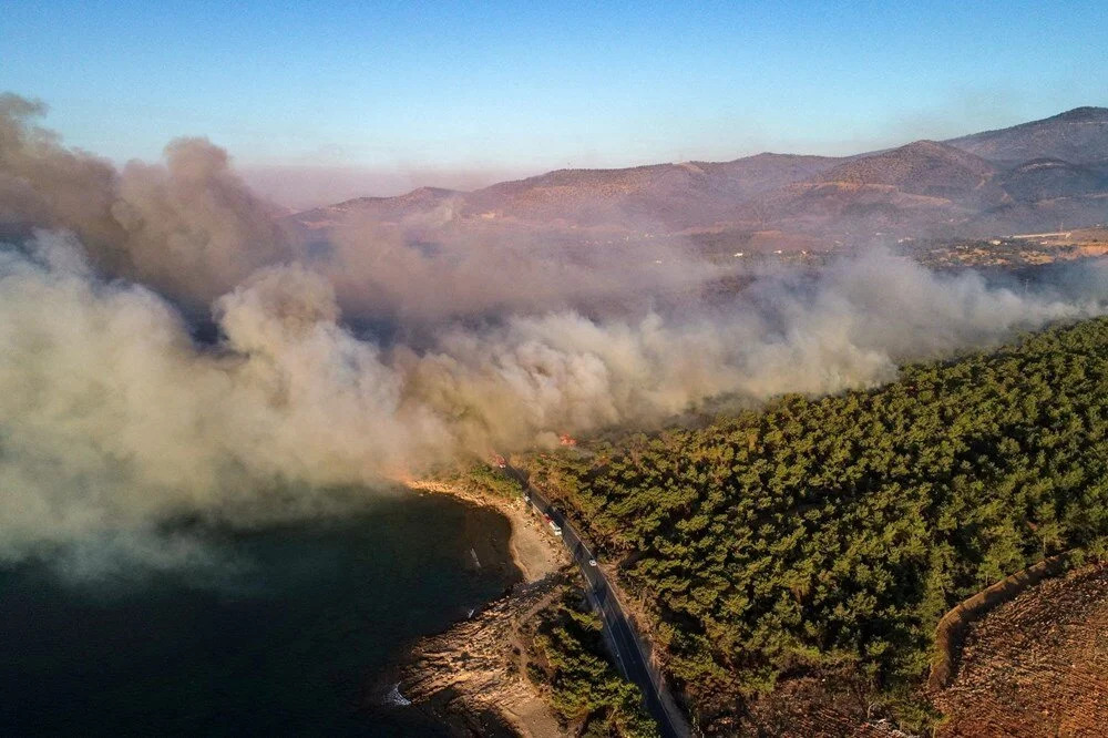Mersin&#8217;de orman yangını 29 saat sonra kontrol altına alındı: Yangından etkilenen bir kişinin hayati tehlikesi devam ediyor