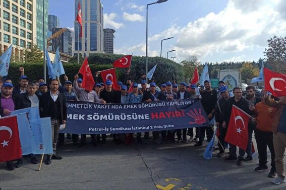 Mehmetçik Vakfı benzin istasyonu işçileri ağır çalışma koşulları, tehdit ve mobbinge karşı ayakta