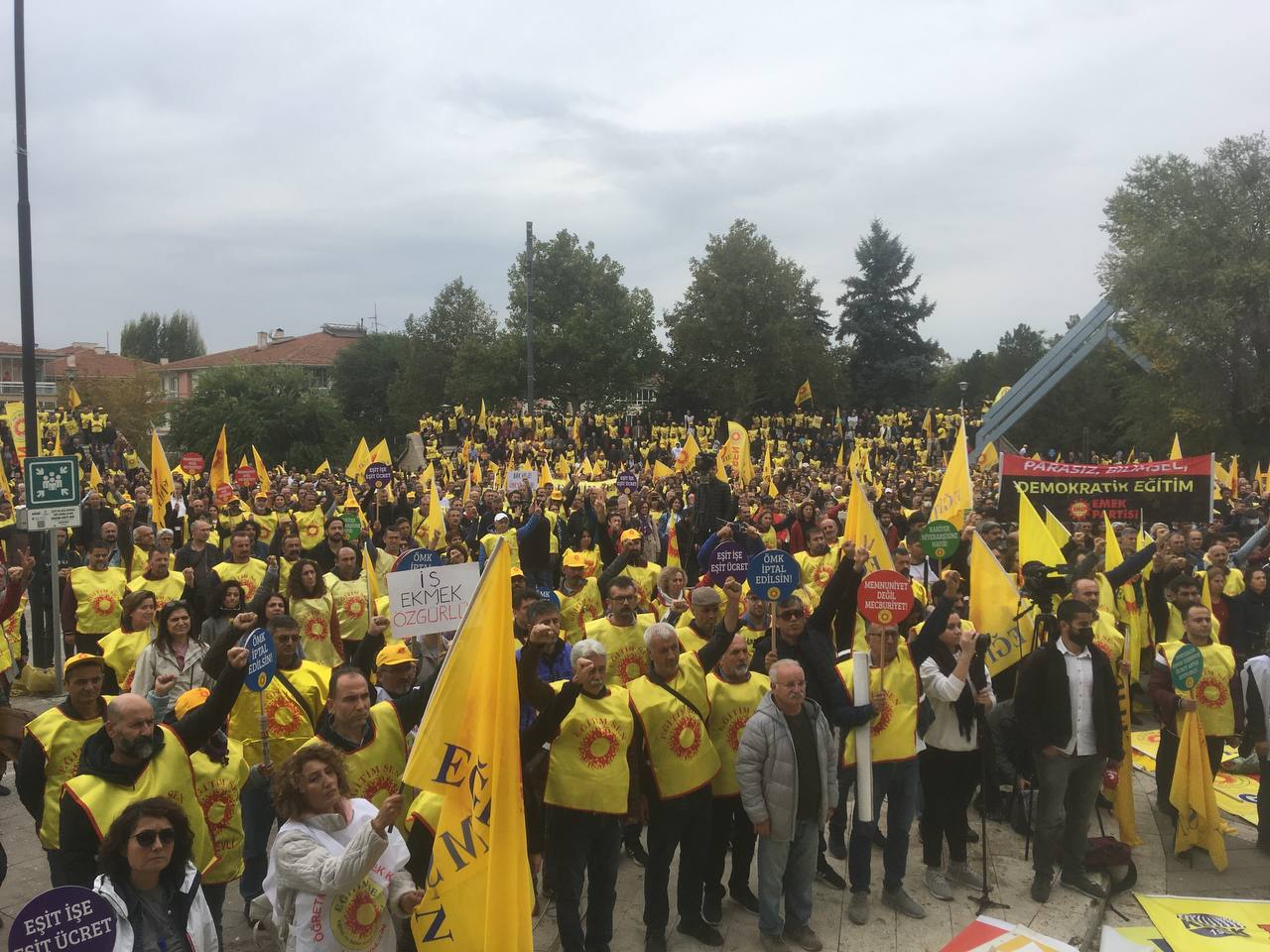 Öğretmenlik Meslek Kanunu’na karşı öğretmenlerden Ankara’da kitlesel miting: “Birleşirsek kazanırız”