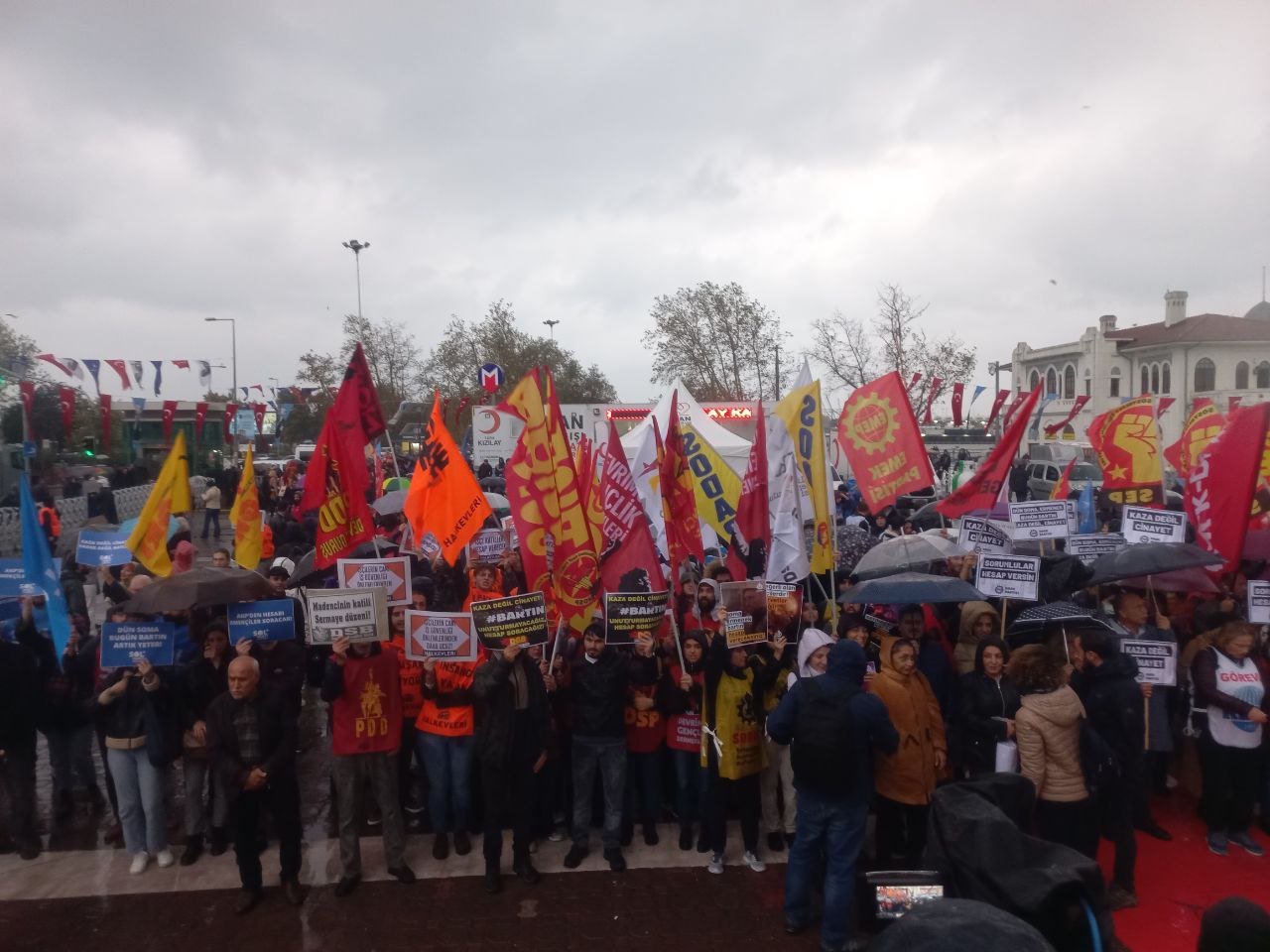 İstanbul&#8217;da Bartın eylemi: &#8220;Dün Soma, Ermenek, bugün Bartın; kaza değil katliam&#8221;