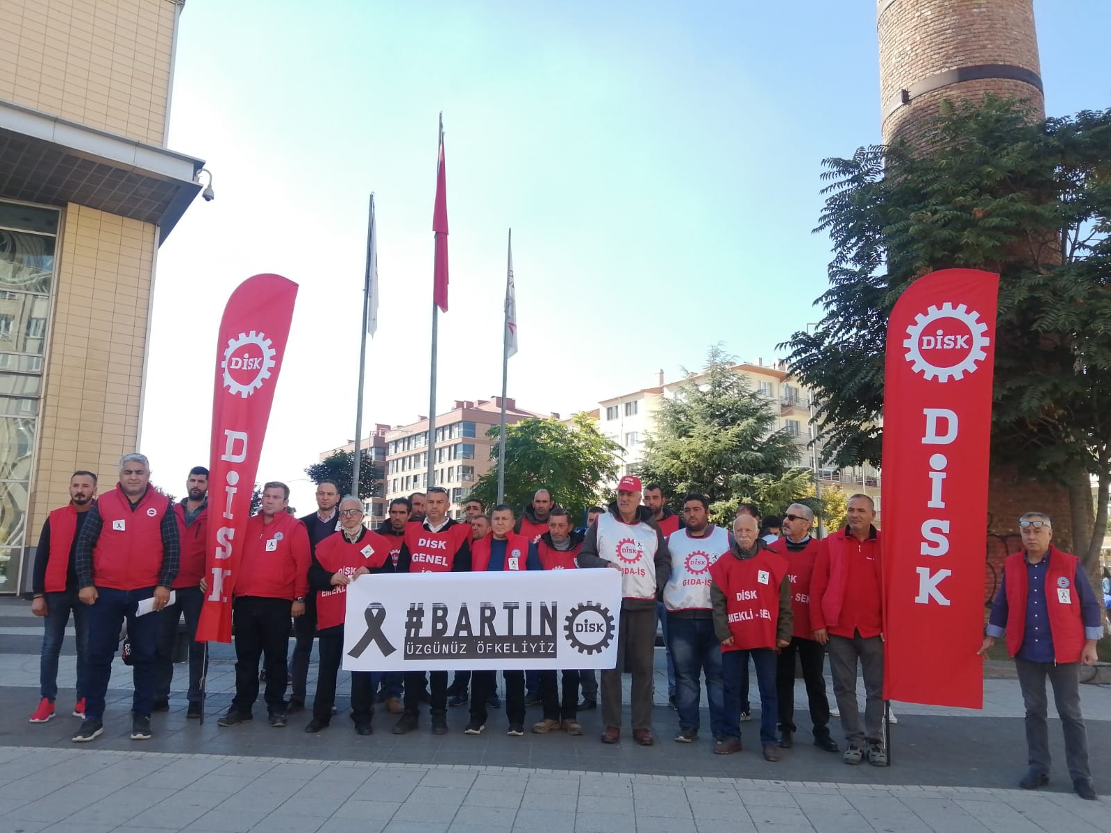 DİSK Bartın için Kocaeli ve Eskişehir&#8217;de eylemdeydi: &#8220;Üzgünüz, öfkeliyiz&#8221;